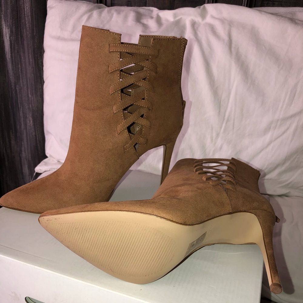 Size 8 Aldo ankle boots